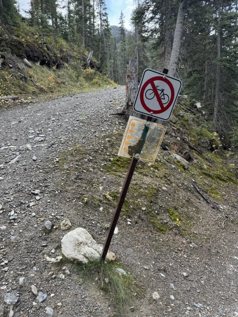 sign with no bikes on the trail
